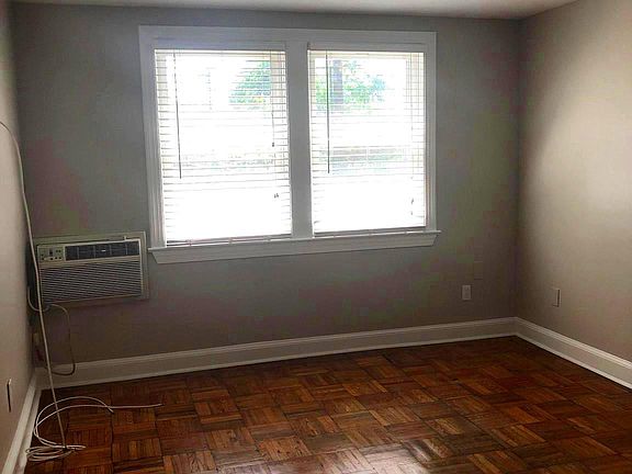 2nd image of 922 S Washington St APT 109