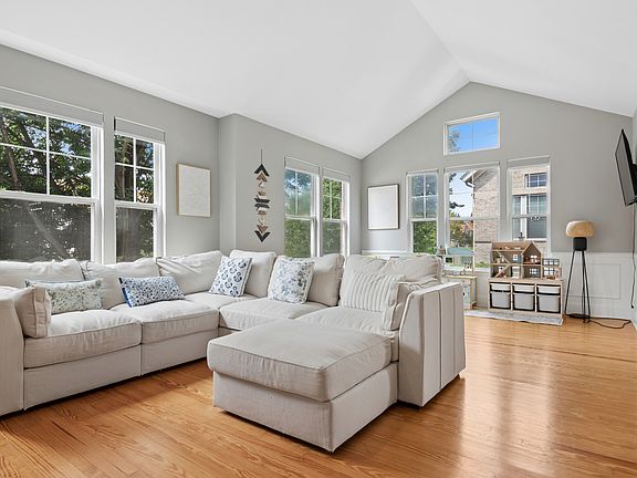3rd image of 5521 Cambridge Way