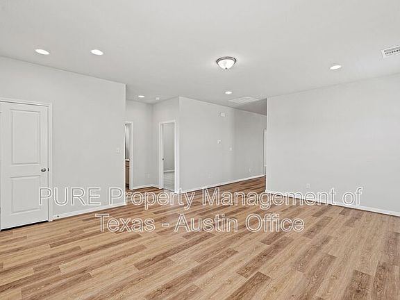 4th image of 211 Cherry Blossom Ln