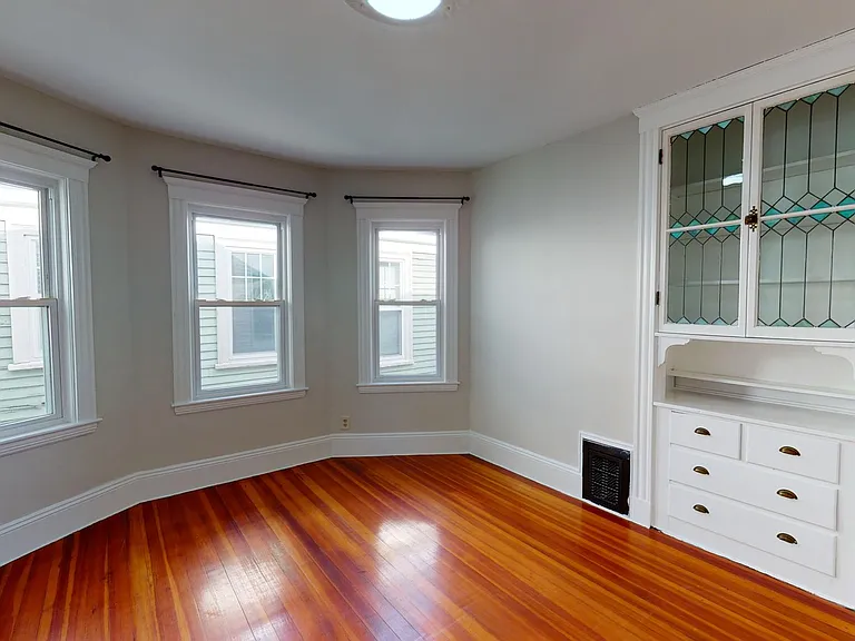 30 Roseclair St #1R — Photo 10