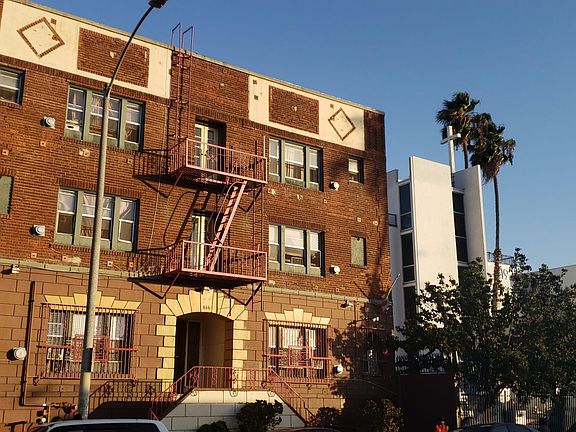 3rd image of 844 S Westlake Ave APT 306