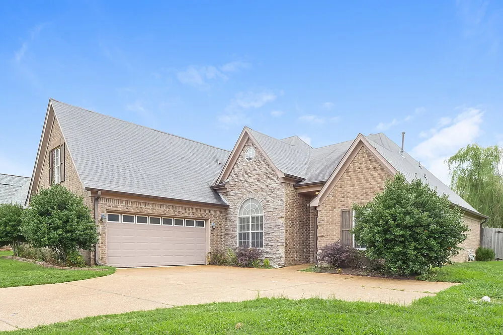 4 bed, 3.0 bath, 2221 sqft, $2,370 — Photo 4