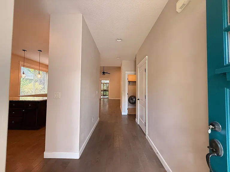 2626 NE Hawthorne Cir — Photo 4