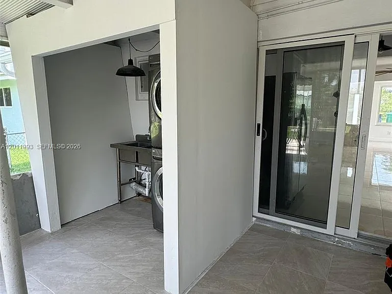 115 SE 2nd St #1 — Photo 11