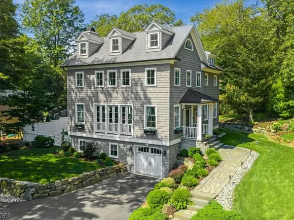 7 W Crest Trl, Kinnelon Boro, NJ 07405