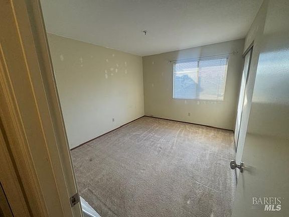 3rd image of 6 Meridian Circle