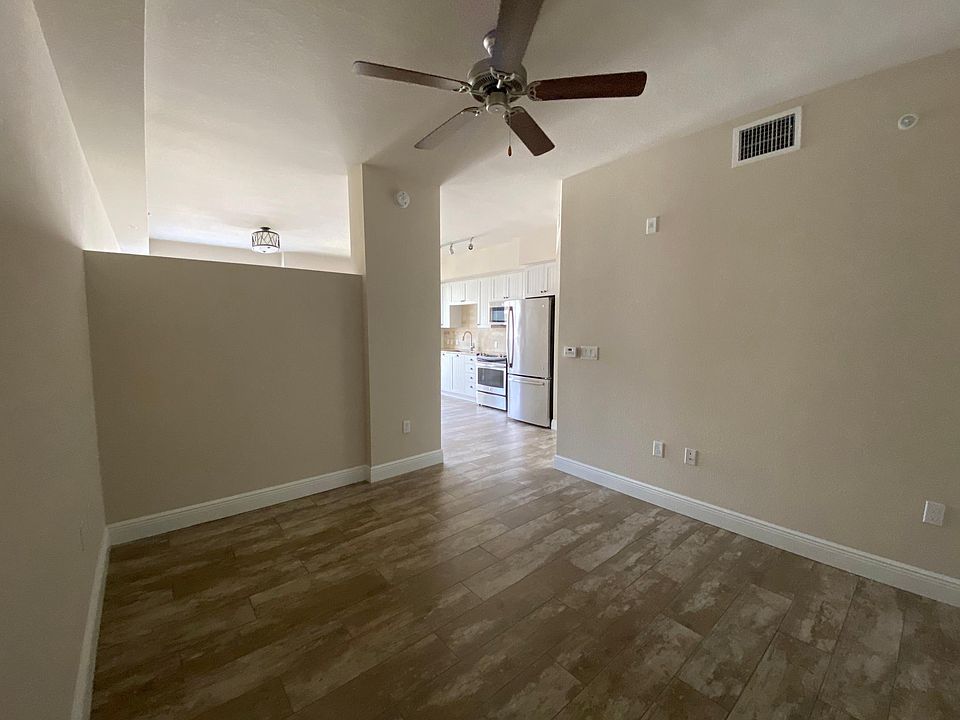 1st image of 1701 SE 17th St #506