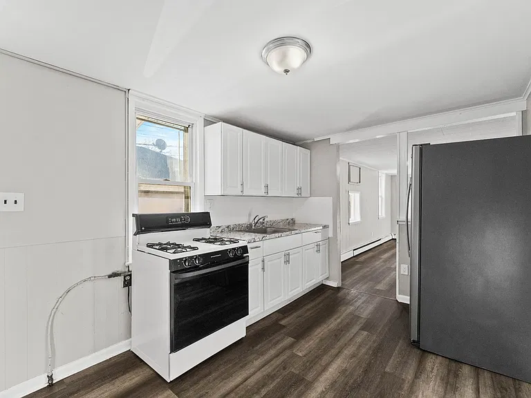 323 Philadelphia Ave #4 — Photo 6