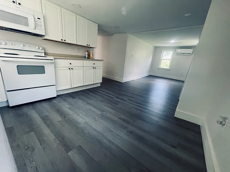 8 Marie Rd #B — Photo 4