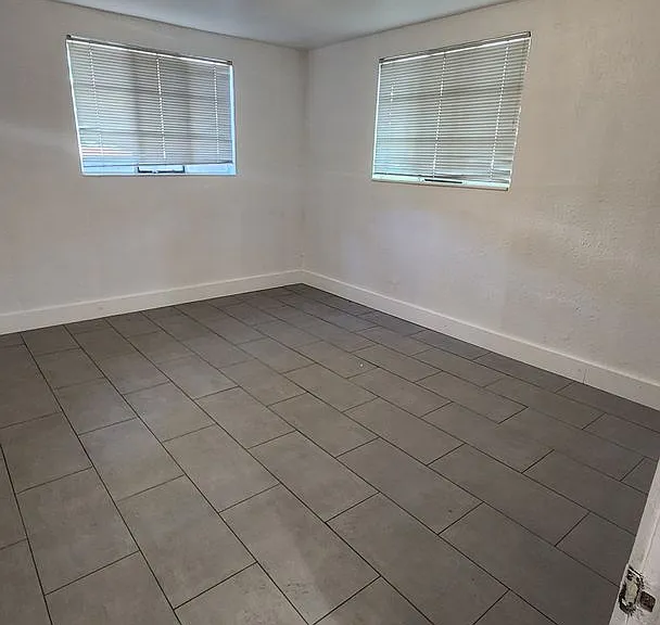 111 E Plum St — Photo 26