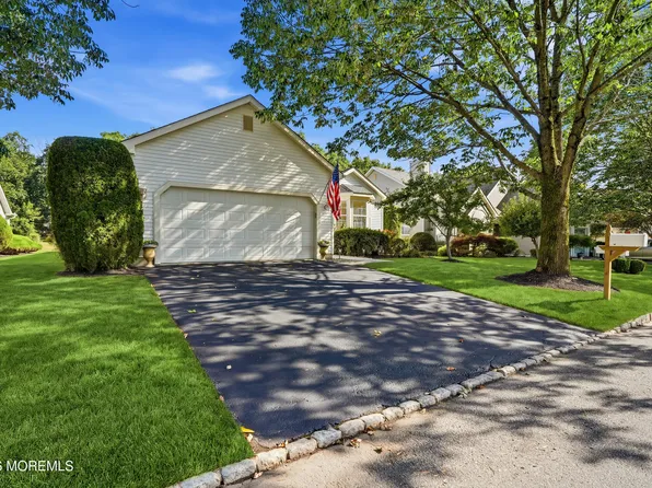 9 Sandhurst Road, Lakewood, NJ 08701