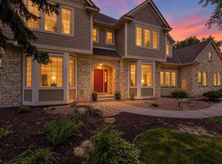 3034 Edgewater Dr, Woodbury, MN 55125