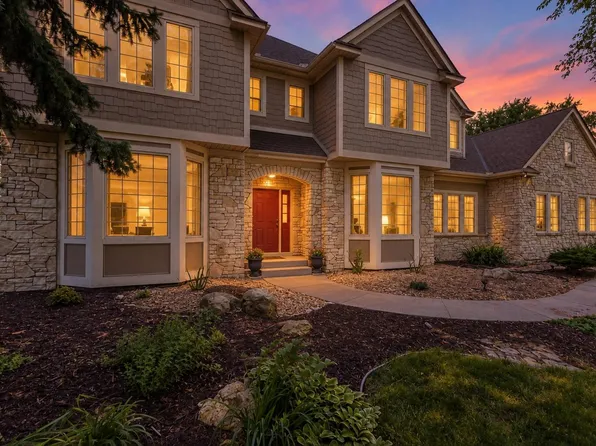3034 Edgewater Dr, Woodbury, MN 55125