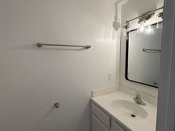 2nd image of 2614 Belle Ave NE
