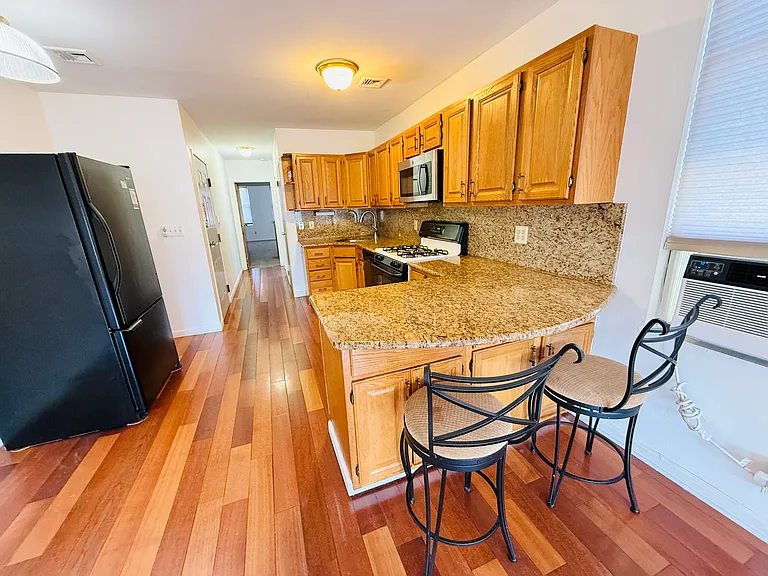 9039 Palisade Ave #3 — Photo 2