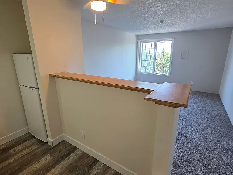 Nob Hill Apartments — Photo 12
