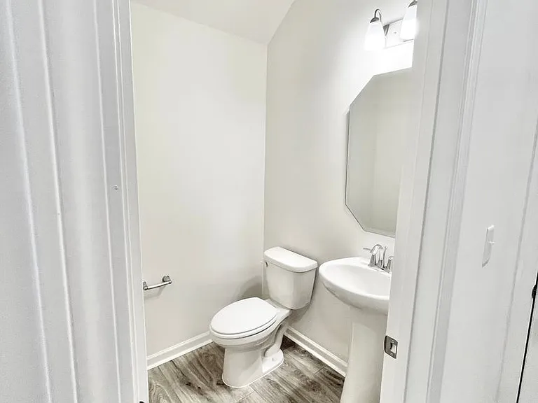 117 Lorcan Ln — Photo 7