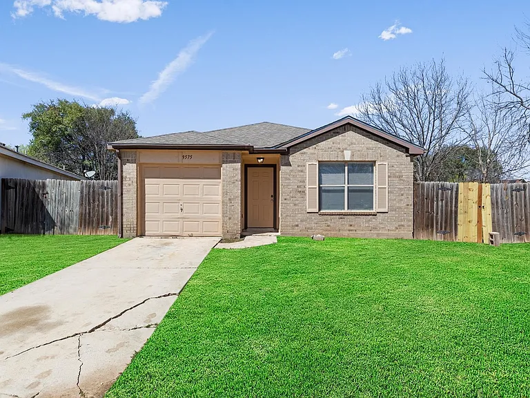 9575 Celine Dr — Photo 1