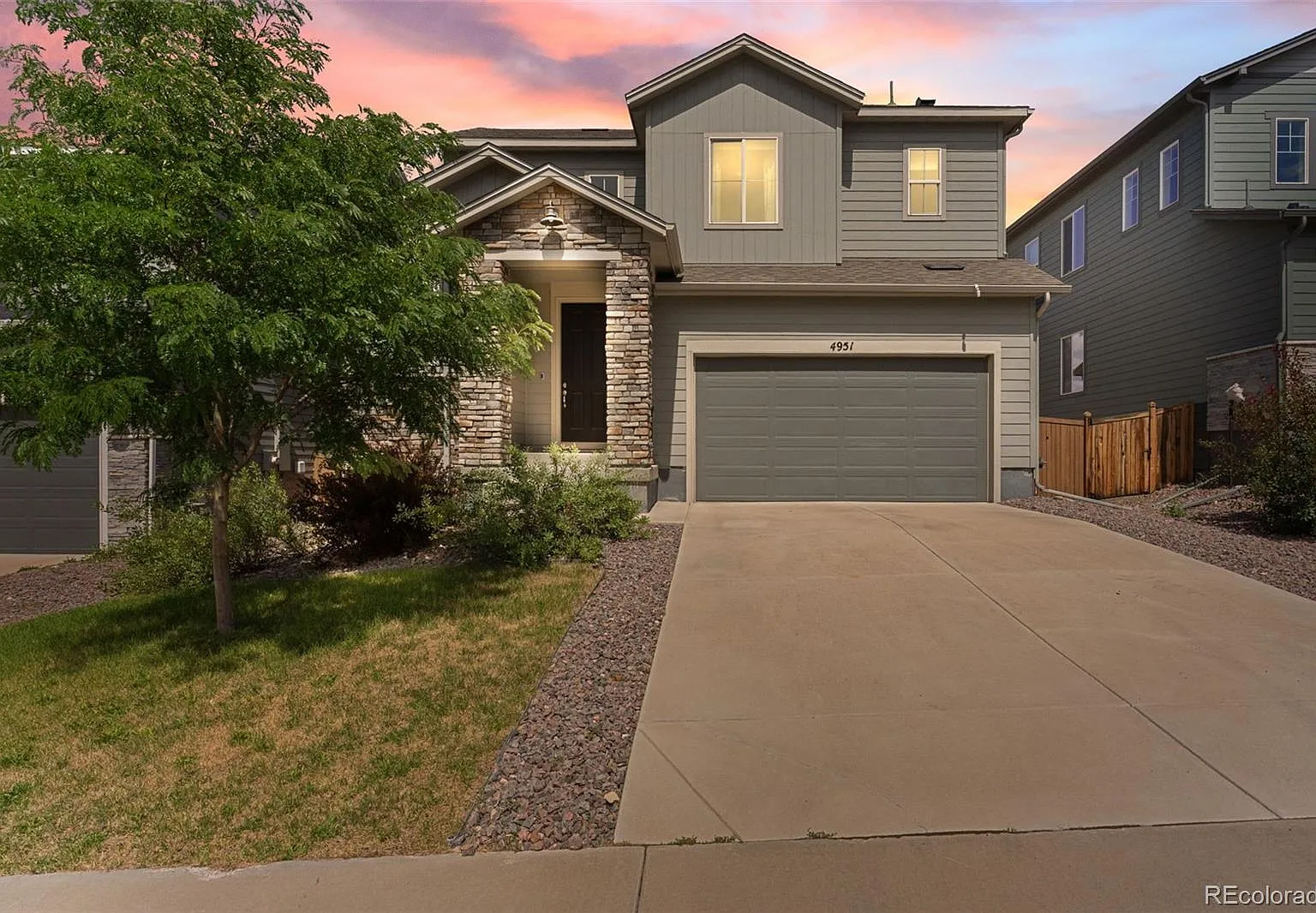 3 bed, 2.5 bath, 2124 sqft, $3,050 — Photo 1