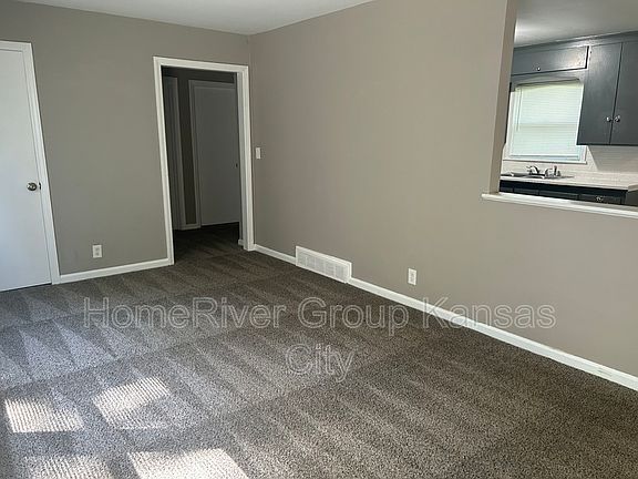 3rd image of 6710 Richmond Ave