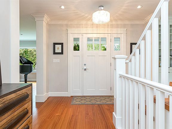 4th image of 1110 Newport Ave