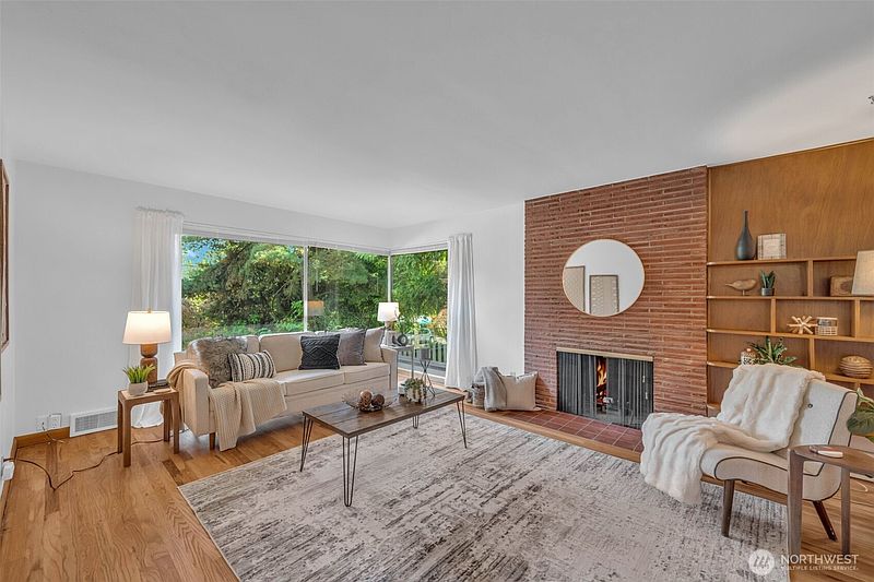 2nd image of 5711 38th Avenue NE