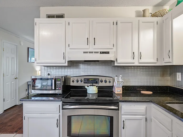 1018 Monticello Dr — Photo 9