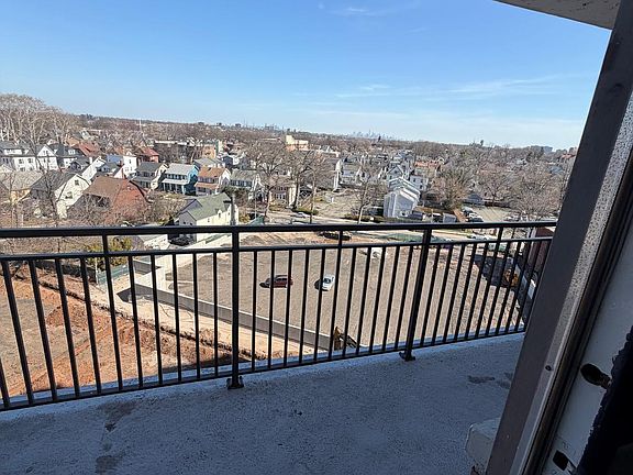 3rd image of 60 Parkway Dr E APT 10J