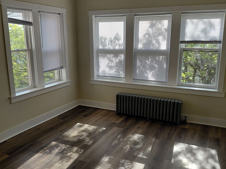Bright and Spacious Corner Unit - Lots of Windows