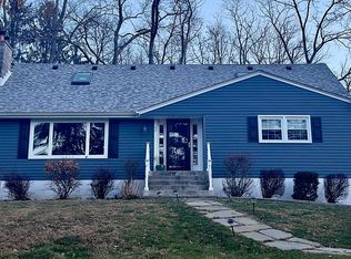 2 McAllister Dr, Pleasant Valley, NY 12569