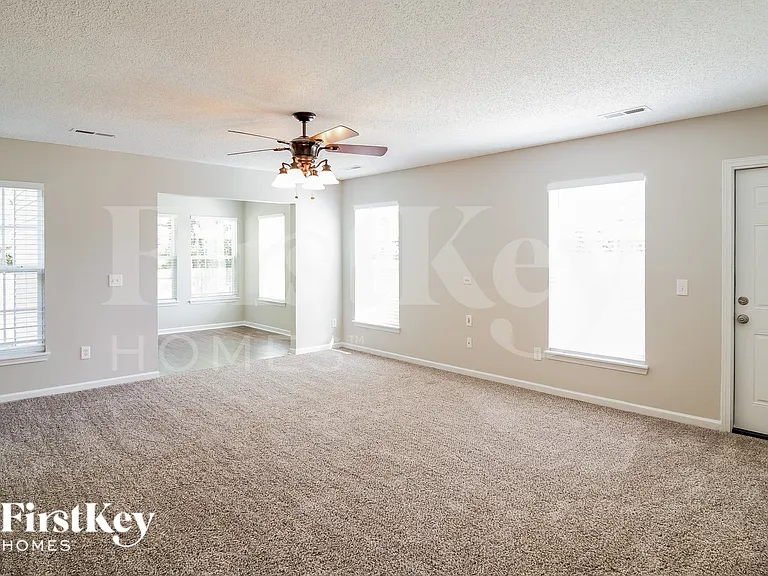 335 Seneca River Dr — Photo 3