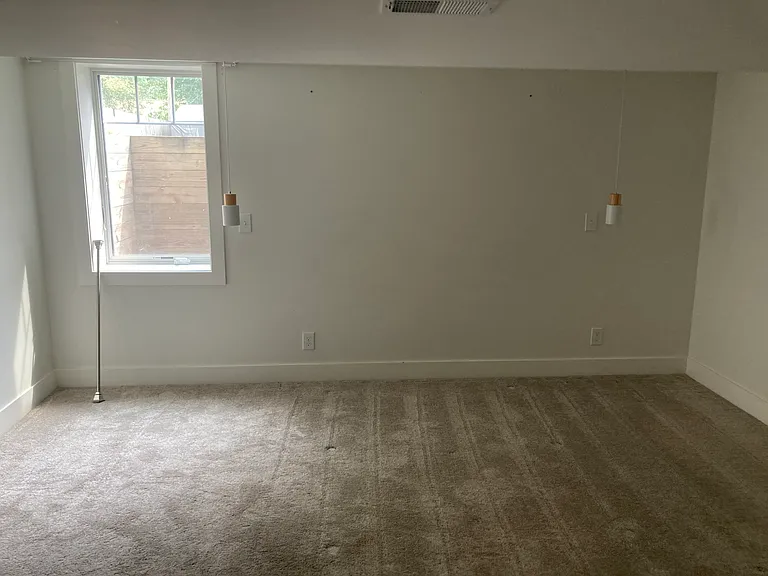 1202 Woodlawn Ave — Photo 16