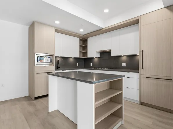 2268 Broadway E #203, Vancouver, BC V6K 0B2