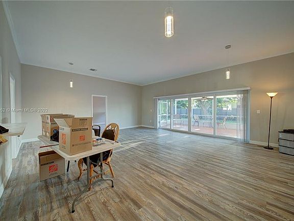 4th image of 1825 SW 86th Ave #1825