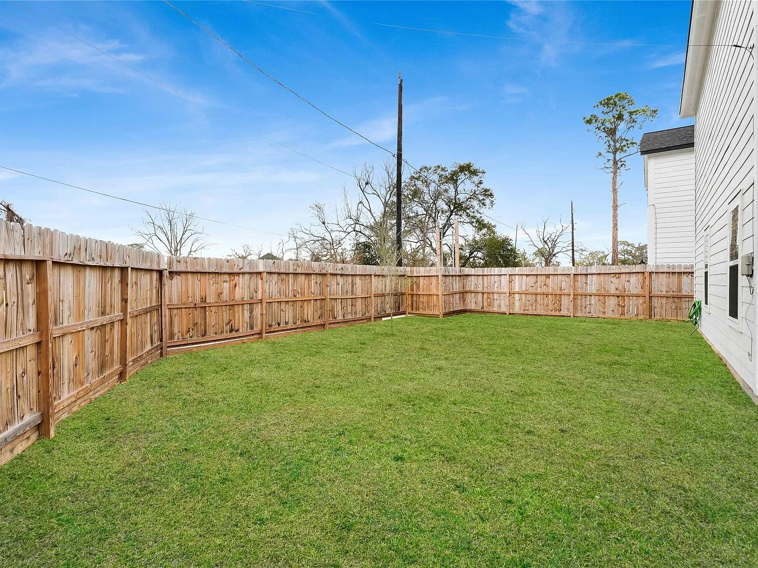 3 bed, 2.5 bath, 1627 sqft, $2,200 — Photo 3