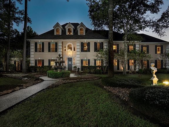 This impressive estate is tucked away in Northampton and feels very private.