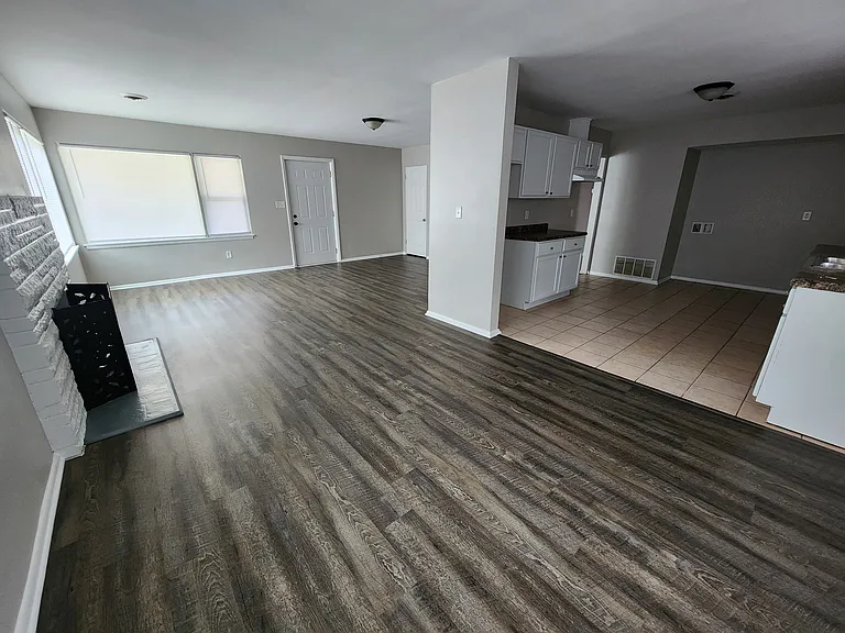4653 Carolina St — Photo 7