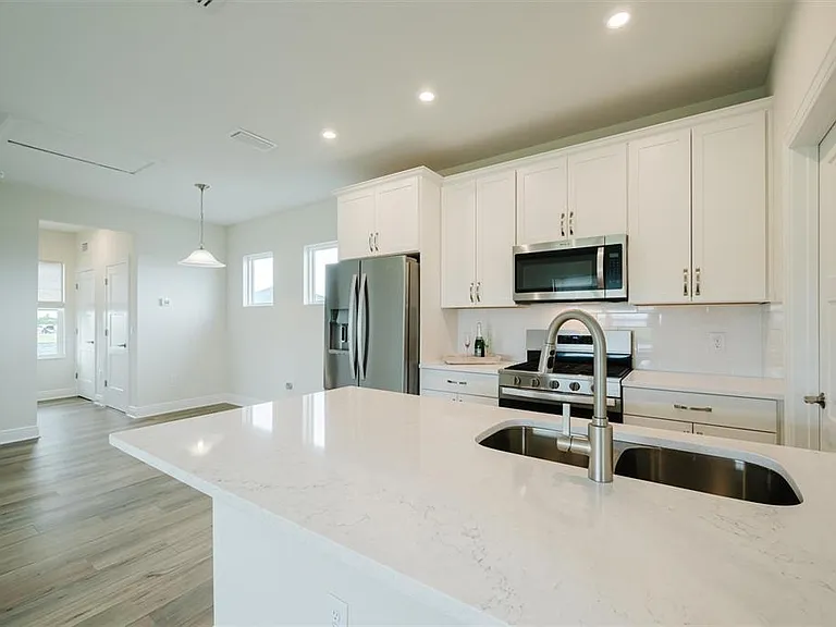 7910 Lake Flores Ave — Photo 16