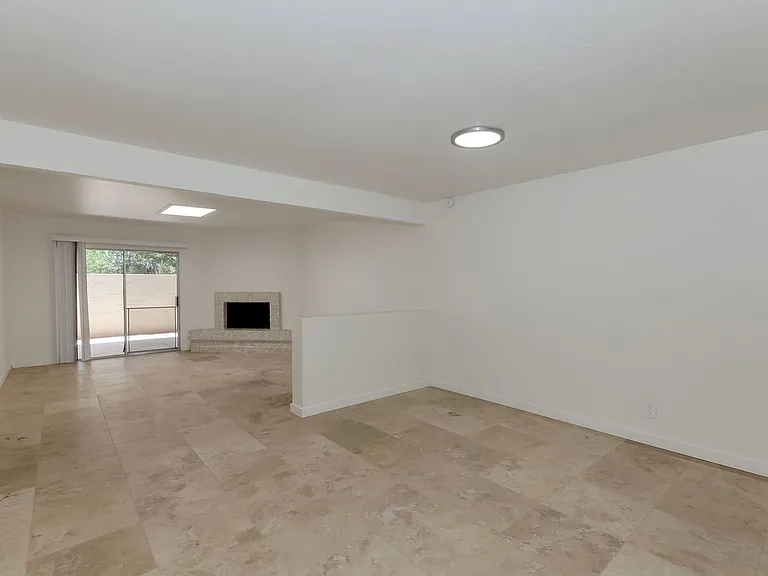 2720 N Beverly Ave — Photo 10