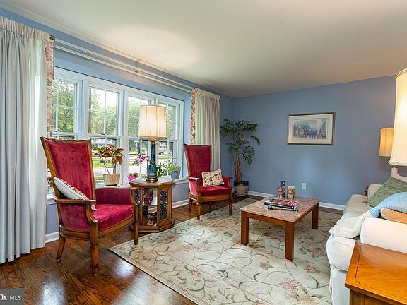 4th image of 3309 Tunison Dr