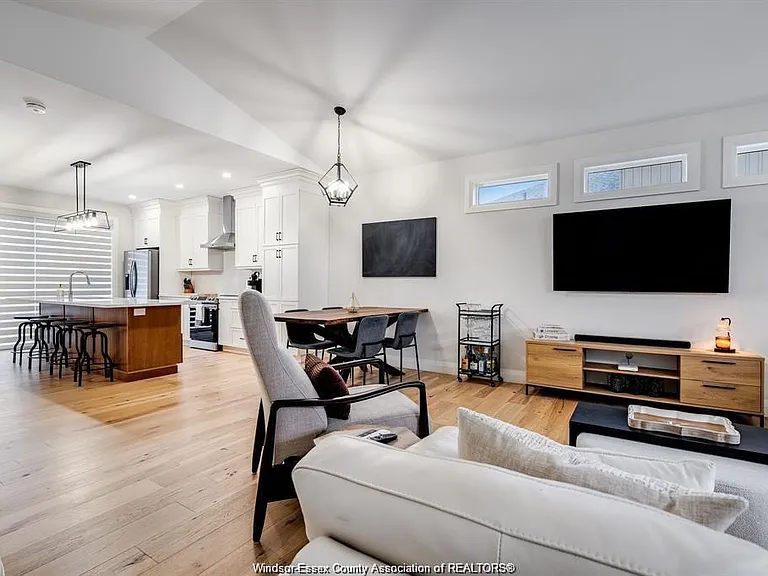 241 Robinson Ave #UPPER — Photo 3