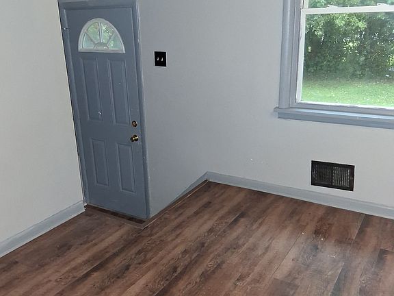3rd image of 4117 Orchard Way