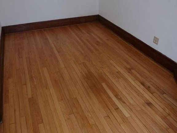 5th image of 1625 N Oakley Ave #1