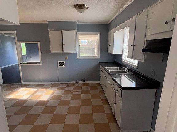 5th image of 3237 Harris Ave