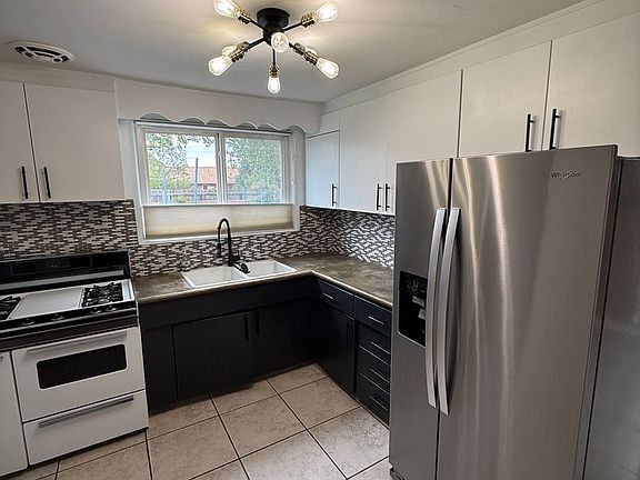 5th image of 6016 Aztec Rd NE