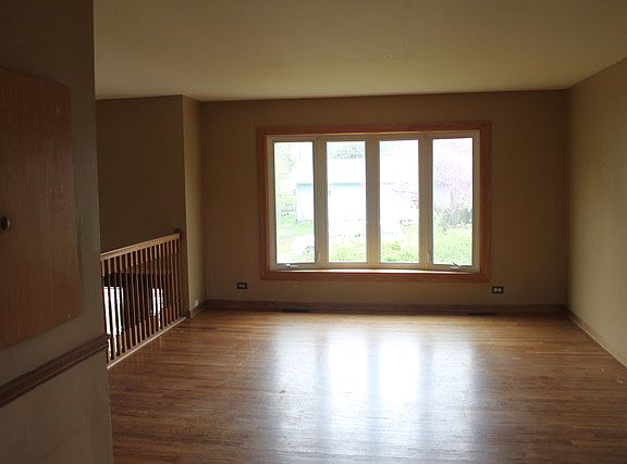 4th image of 541 Indianwood Dr