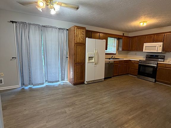 3rd image of 128 Butterfly Ln