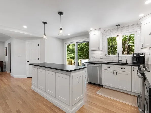 138 Lacy St, North Andover, MA 01845