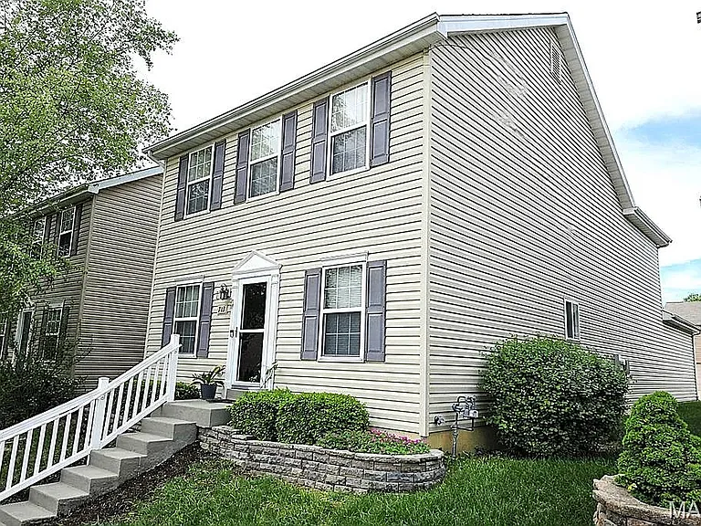 713 Waler Dr — Photo 2