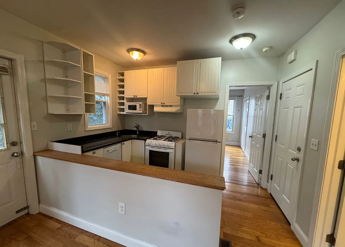 2 bed, 650 sqft, $2,600 — Photo 1